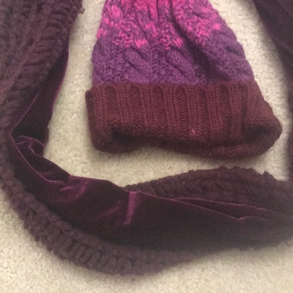 Hat and scarf. Maroon n pink - Picture 5 of 5